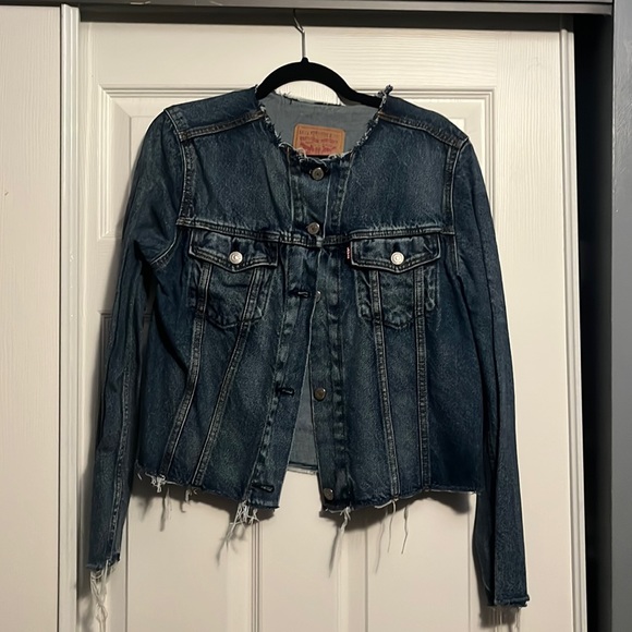 Levi’s Jean Jacket size: Medium